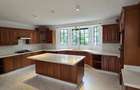 5 Bed House with En Suite in Nyari - 11