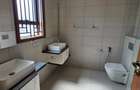 6 Bed House with En Suite at Lavington Green - 5
