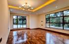 4 Bed House with En Suite in Rosslyn - 10
