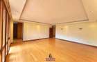 4 Bed Apartment with En Suite at Riverside Drive - 17