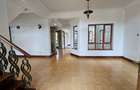 5 Bed House with En Suite in Runda - 14