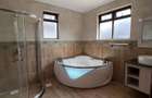 5 Bed House with En Suite in Lavington - 10