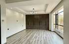 3 Bed Apartment with En Suite at Othaya Road - 5