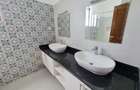 3 Bed Apartment with En Suite at Links Road - 5