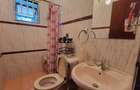 5 Bed House with En Suite in Lavington - 16