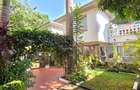 4 Bed Townhouse with En Suite at Valley Arcade - 2