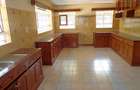 6 Bed House with En Suite in Nyari - 11