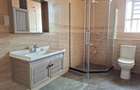 5 Bed Townhouse with En Suite at - 17