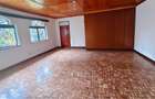 6 Bed House with En Suite in Nyari - 16