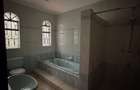 5 Bed Townhouse with En Suite at Riverside Drive - 16
