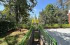 5 Bed Townhouse in Rosslyn - 9