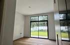 5 Bed Townhouse with Garden at Close To The Un Headquarters - 17