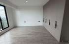 4 Bed Apartment with En Suite in Parklands - 11