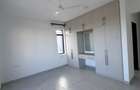 3 Bed Apartment with En Suite at Off Links Road - 12