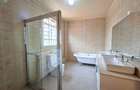5 Bed Townhouse with En Suite at - 14