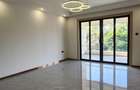 3 Bed Apartment with En Suite in Riverside - 4