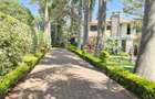4 Bed House with En Suite in Rosslyn - 2