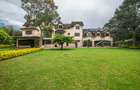 5 Bed House with En Suite in Runda - 1