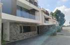 4 Bed Townhouse with En Suite at Paradise Lost - 1
