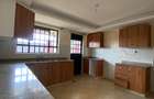 5 Bed Townhouse with En Suite in Garden Estate - 3