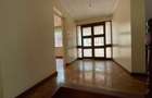 6 Bed Villa with En Suite in Riverside - 4