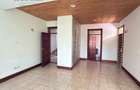 5 Bed House with En Suite at Rosslyn - 14