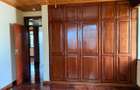 5 Bed Villa with En Suite in Nyari - 11