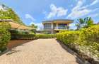 4 Bed Villa with En Suite in Ridgeways - 1
