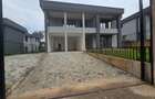 4 Bed House with En Suite in Ridgeways - 16