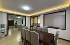 4 Bed Apartment in Riverside - 5