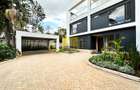 5 Bed Villa with En Suite in Kyuna - 16