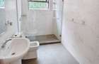 6 Bed House with En Suite in Nyari - 14