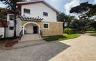 5 Bed House with En Suite in Runda - 20