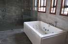 6 Bed Townhouse with En Suite in Lavington - 19