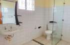 4 Bed House with En Suite at Mountain View - 10