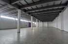 17,000 ft² Warehouse with Parking in Industrial Area - 3