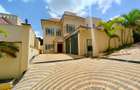 4 Bed Villa with En Suite in Kyuna - 1