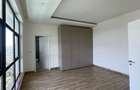 4 Bed Apartment with En Suite at Riverside Drive - 10