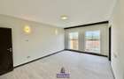 3 Bed Apartment with En Suite at Riverside Dr - 8