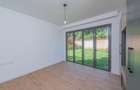 4 Bed Apartment with En Suite in Rosslyn - 4