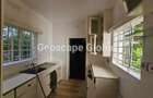 2 Bed House with En Suite in Rosslyn - 11