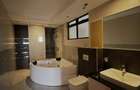 4 Bed Apartment with En Suite at Riverside Drive - 11