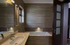 5 Bed Townhouse with En Suite in Lavington - 15