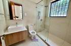 5 Bed Villa with En Suite at Westlands - 18