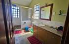 5 Bed House with En Suite in Runda - 20