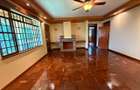 5 Bed Villa with En Suite in Nyari - 3
