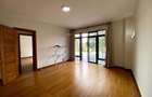 5 Bed Townhouse with En Suite in Spring Valley - 2