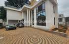 5 Bed House with En Suite in Spring Valley - 3