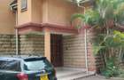 5 Bed House with En Suite in Lavington - 2