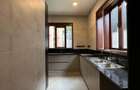 4 Bed House with En Suite in Runda - 14